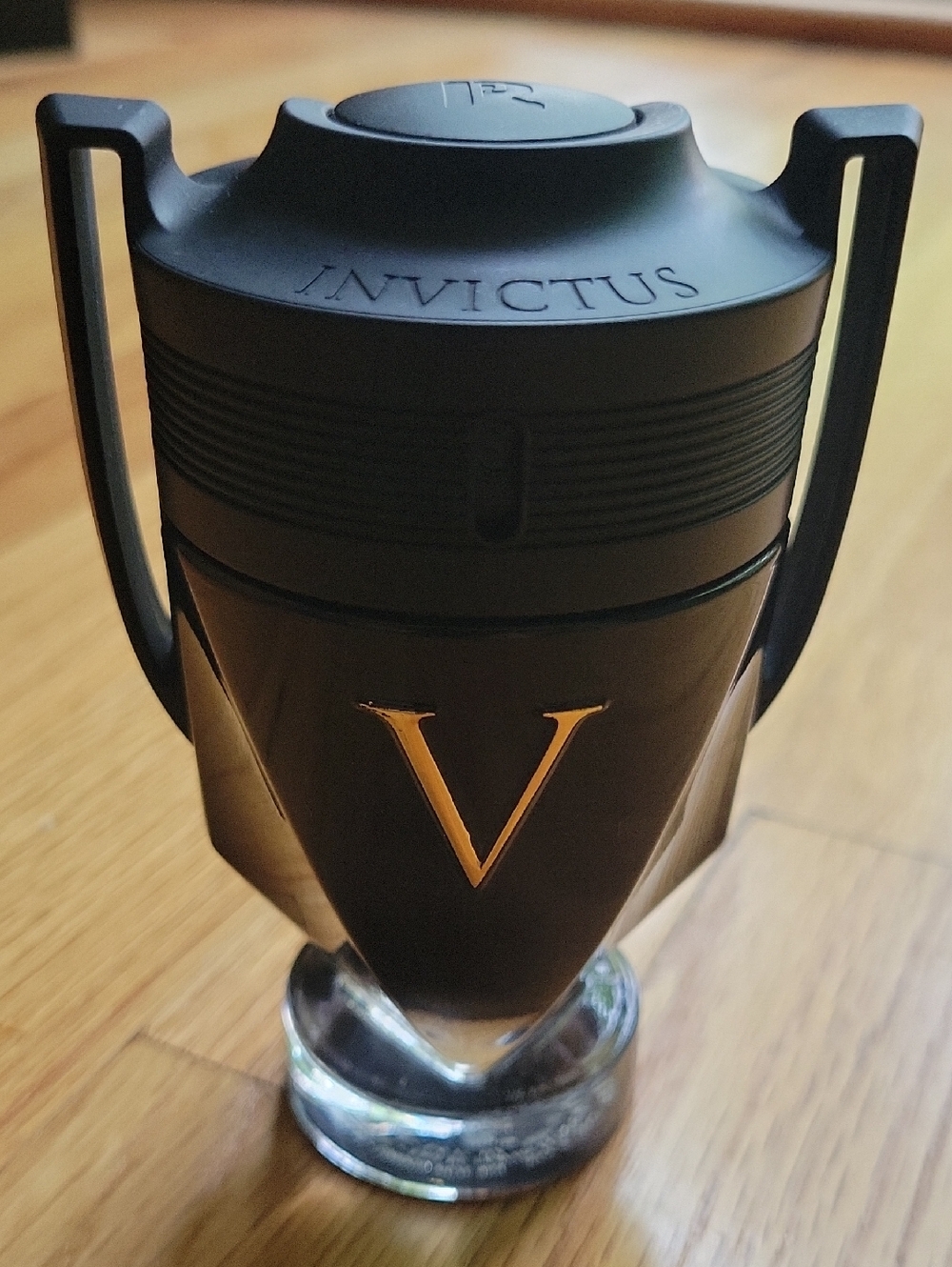 Invictus V Men's  - Black with Gold V